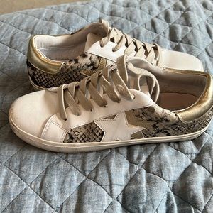 Excellent condition, great golden goose dupe, very comfortable